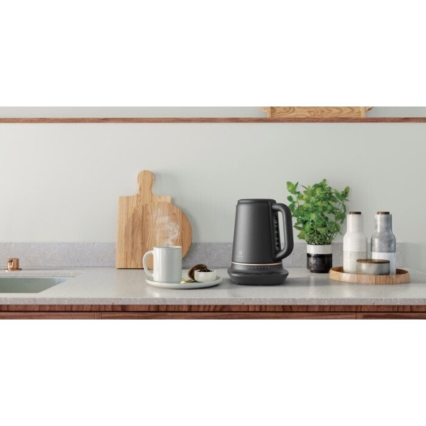 Електрочайник Electrolux E7K1-6BP